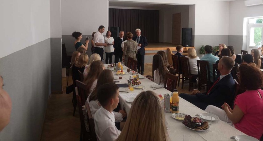 Stypendia od gminy Ostrówek otrzymało 36 uczniów.  fot.: arch. UG w Ostrówku