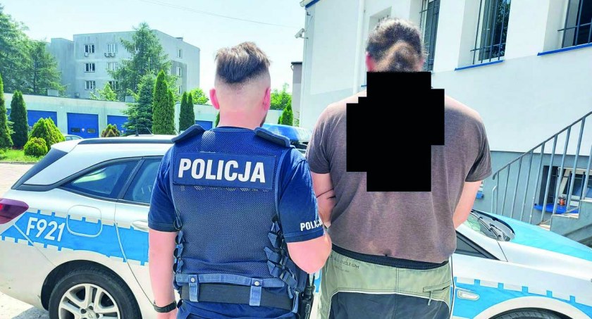 Wśród zatrzymanych znaleźli się także mieszkańcy Działoszyna. 67-letni kierowca ciągnika siodłowego oraz pasażer w wieku 39 lat fot.: archiwum policji