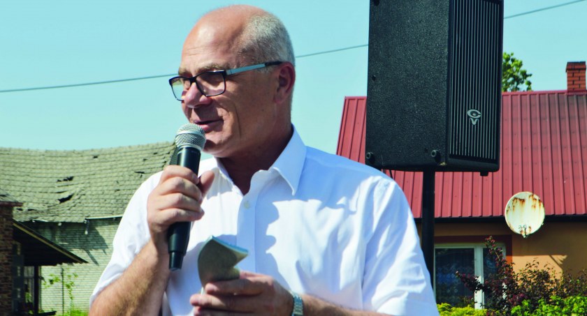 Starosta Marek Kieler ma nadzieję, że jesienią powiat ogłosi przetarg na wykonanie dokumentacji technicznej przebudowy ul. Olewińskiej w Wierzchlesie  fot.: Elżbieta Wodecka 