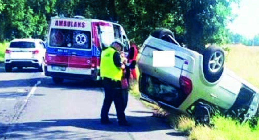 Uczestnicy zdarzenia byli trzeźwi. Kierująca renaut scenic otrzymała 1500 złotych mandatu karnego, a do jej konta zostały przypisane punkty karne  fot.: KPP w Pajęcznie