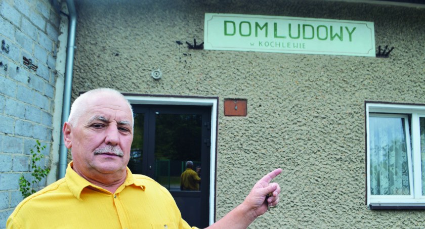 W tym roku Kochlew starał się o pieniądze na modernizację swojego domu ludowego. Na zdjęciu: sołtys Marek Leszczyk  fot.: Elżbieta Wodecka 