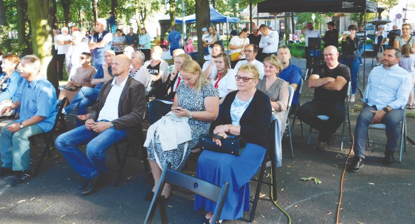 Mieszkańcy Pajęczna w niedzielę mogli posłuchać w centrum miasta koncertów orkiestr dętych  fot.: Magdalena Lizurej