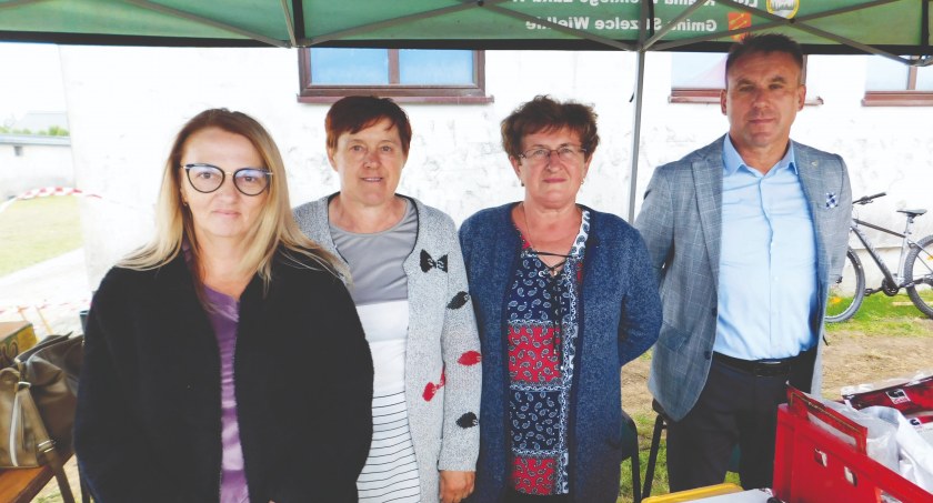 Początek sobotniej imprezy w Woli Jankowskiej zepsuła deszczowa aura, ostatecznie jednak słońce przebiło się zza chmur fot.: Magdalena Lizurej