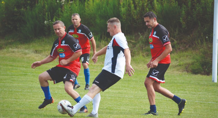 Oldboje Płomienia podczas turnieju charytatywnego z numerem 10 Robert Sikora fot. Grzegorz Boroń