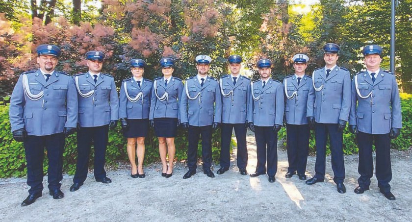 Foto Archiwum KPP w Pajęcznie – Podczas uroczystości w Radomsku awanse odebrali obecni na spotkaniu funkcjonariusze z Pajęczna