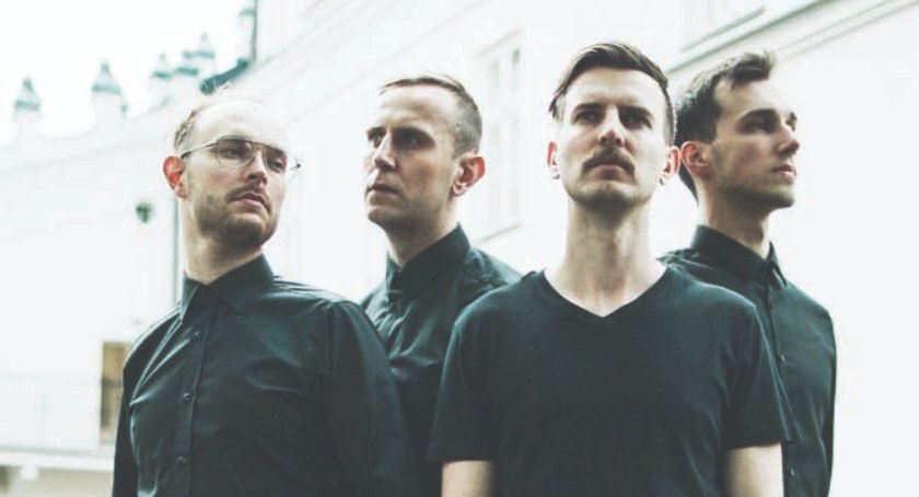 Łukasz Dąbrowny z Siemkowic wraz z zespołem The Poks, wystąpił na tegorocznym festiwalu w Jarocinie. Na zdjęciu od lewej stoją: Adam Balicz, Łukasz Dąbrowny, Dominik Gałenza, Rafał Drozdowski fot.: archiwum zespołu