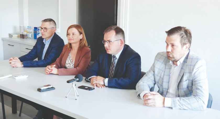 Podczas konferencji prasowej, dyrekcja szpitala przekazała dobre informacje. Na zdjęciu od lewej: Wojciech Ordon, Anna Freus, Paweł Rychlik i Krzysztof Dziuba fot.: Sławomir Rajch