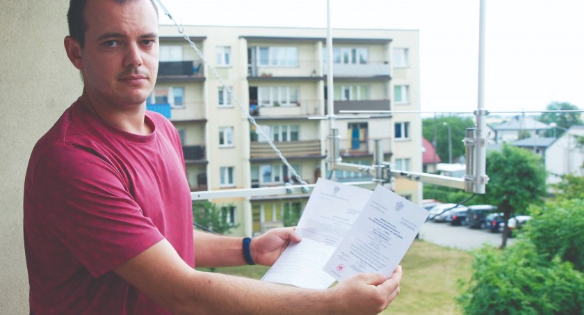 Tomasz Śmiechowicz korzysta na ten moment z anteny zamontowanej na balustradzie balkonowej. W tej sytuacji nie może w pełni rozwijać swojego zainteresowania