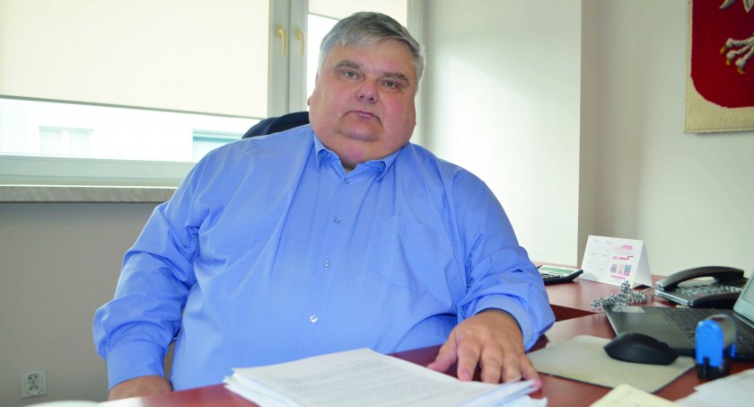 Wójt Grzegorz Maras zorganizował dostawy wody z sąsiedniej gminy Mokrsko fot.: Elżbieta Wodecka 