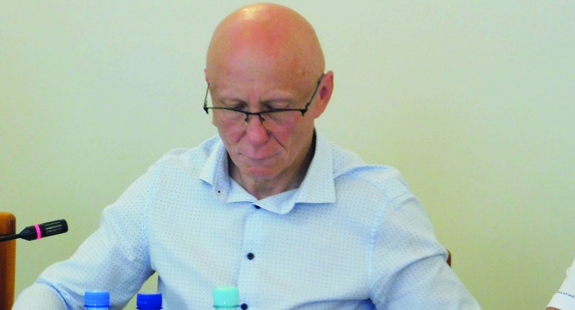 Robert Grabowski, radny powiatowy, proponował dla nauczycieli specjalistów 20-godinny etatowy wymiar prcy z uczniem