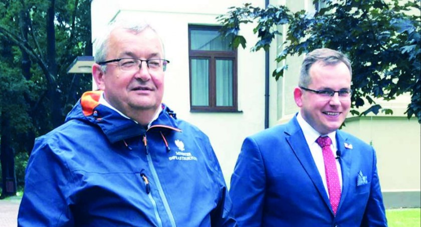 Nie od dziś wiadomo, że Andrzej Adamczyk, minister infrastruktury i budownictwa ma dobre relacje z Pawłem Rychlikiem, posłem z Wielunia. Podobno nowa linia kolejowa ma być owocem tej współpracy fot.: archiwum 