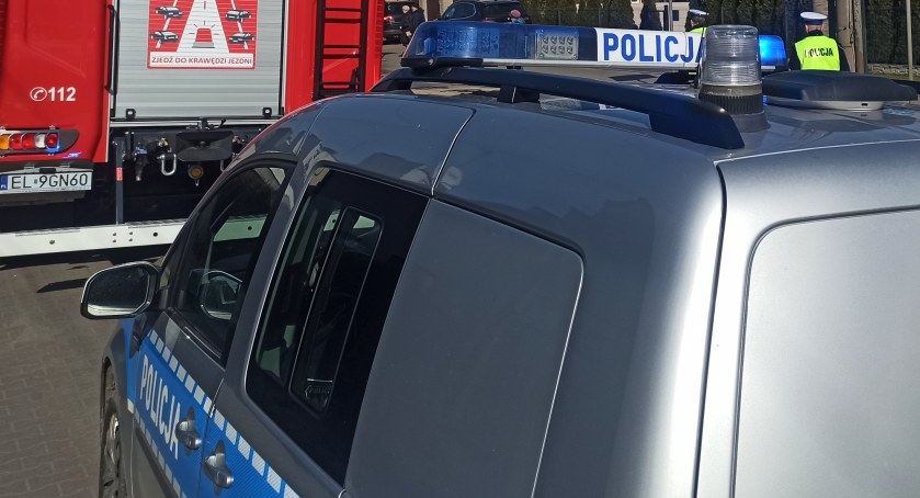 Zdjęcie wozów policji i straży na miejscu wypadku/fotografia poglądowa/fot.: Magdalena Lizurej