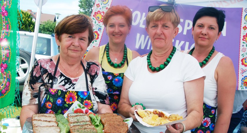 Panie z Koła Gospodyń Wiejskich w Okalewie rozsmakowały wszystkich w prażuchach z kapustą na tyle, że ich potrawa wygrała w konkursie na najsmaczniejsze danie pikniku fot.: Sławomir Rajch (wszystkie)