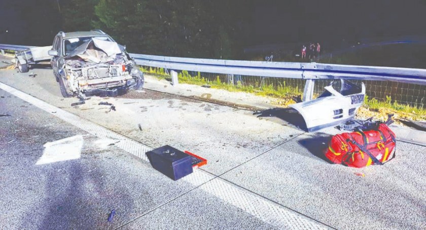 Mimo poważnego uszkodzenia samochodów, kierujący wyszli z tej kolizji bez uszczerbku na zdrowiu fot.: Ochotnicza Straż Pożarna w Chojnach  