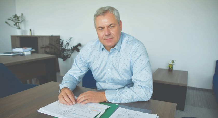 Wójt Tomasz Stolarczyk przypomina, że gmina Rząśnia stara się spełniać wszystkie warunki (nałożone na samorządy), związane z ochroną przyrody fot.: Katarzyna Cieślik 