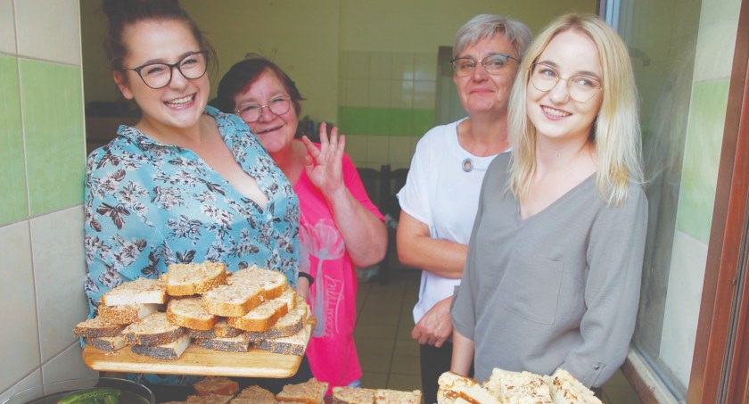 Pajda chleba ze smalcem i ogórkiem to menu obowiązkowe imprezy w Starych Gajęcicach fot.: Sławomir Rajch (wszystkie)