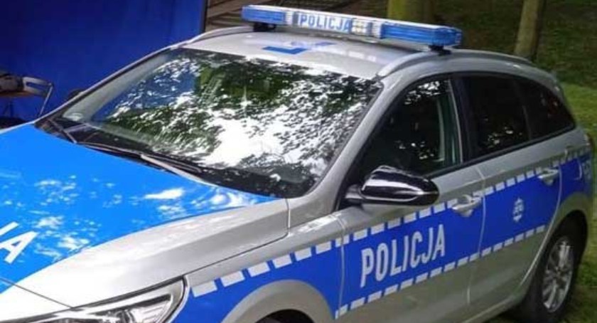 Mieszkaniec powiatu pajęczańskiego postanowił wsiąść za kółko po kielichu. Jego przejażdżkę przerwała interwencja dwóch świadków fot.: arch. policji