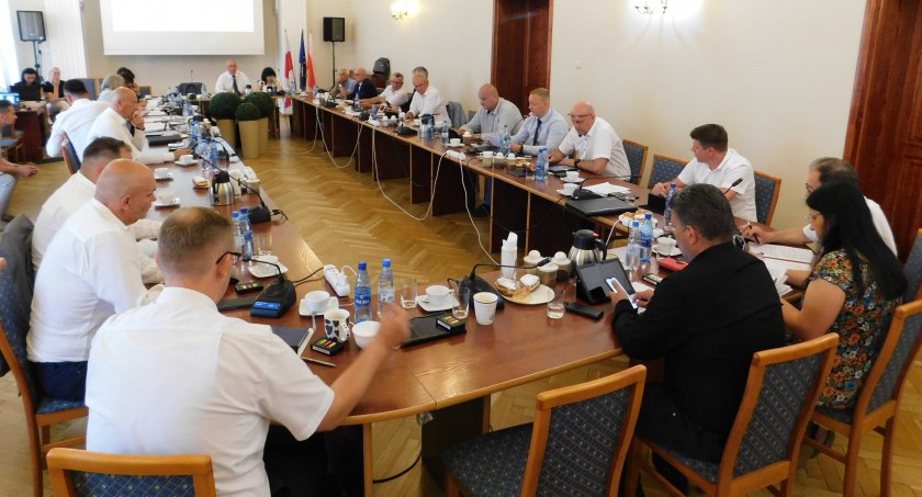 Radni zdecydują w środę czy opowiedzieć się za referendum w sprawie odwołania burmistrza Wielunia, Pawła Okrasy fot.: Magdalena Lizurej