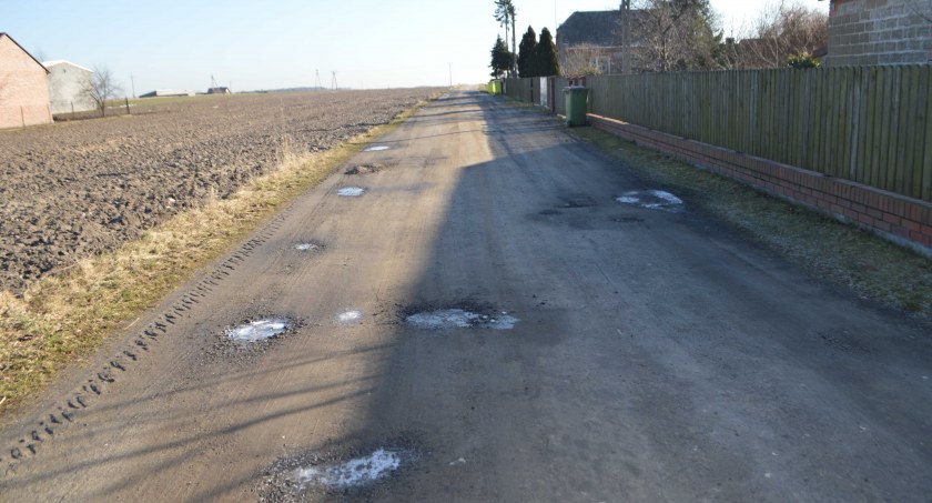 To jedna z tych siedmiu dróg gminnych, która wkrótce będzie remontowana   fot.: Elżbieta Wodecka 