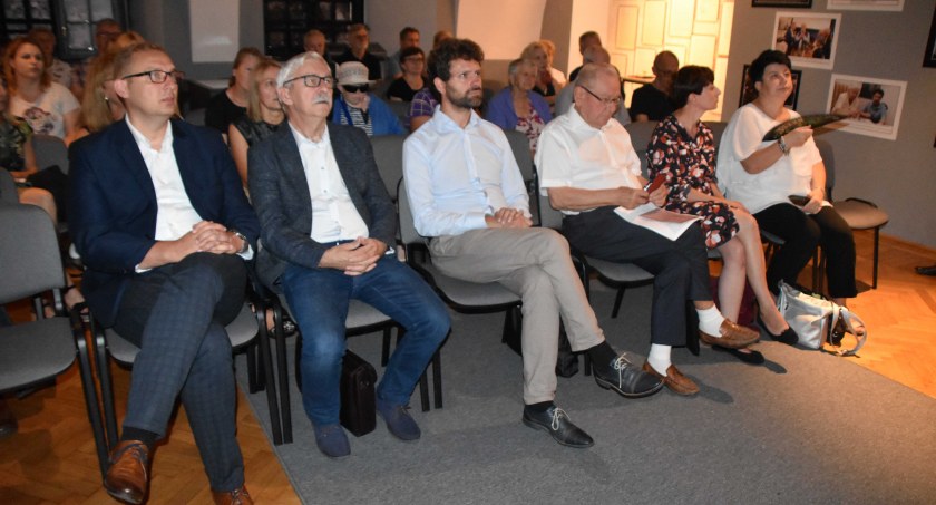 Podczas konferencji popularnonaukowej, z okazji 80. rocznicy likwidacji getta w Wieluniu, swoje przemówienie wygłosiło 5 prelegentów fot.: Katarzyna Cieślik 