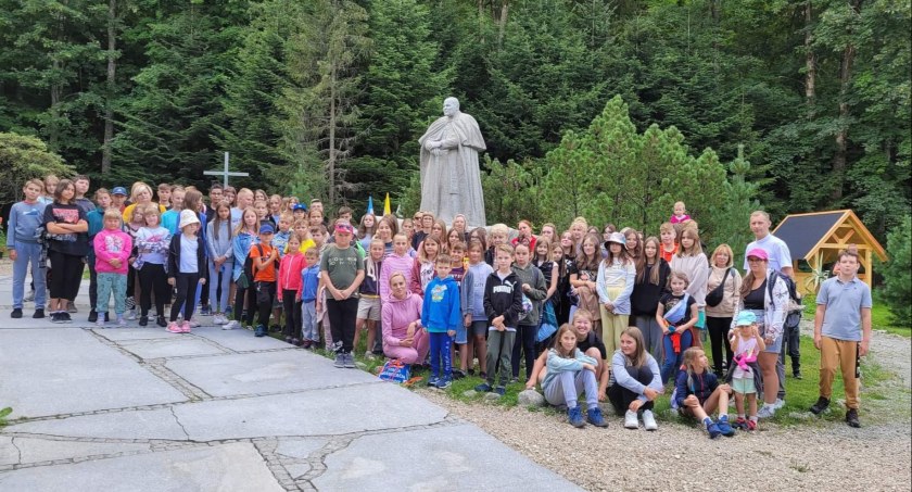 Myślą przewodnią tegorocznych wakacyjnych wyjazdów nad morze i w góry m.in. do Jarosławca i Zakopanego były Główne Prawdy Wiary fot.: organizatorzy akcji „Aktywnie, na sportowo i z kulturą” 