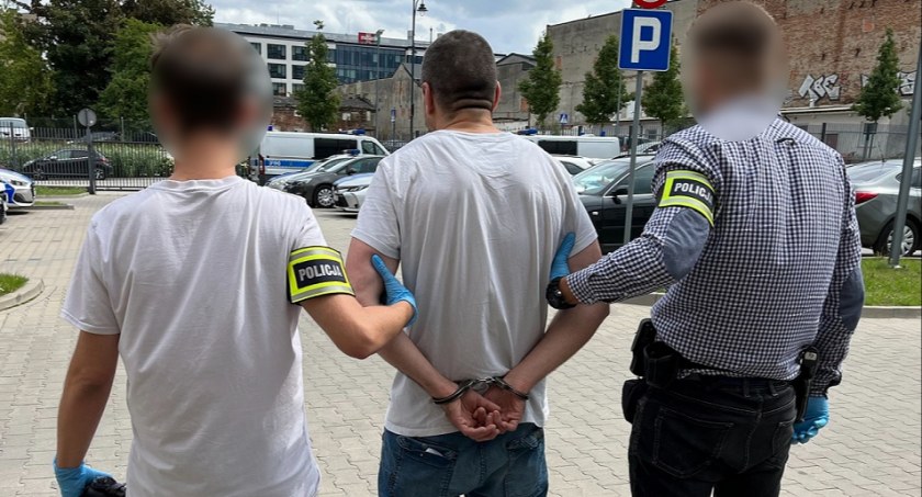 Na zdjęciu moment z zatrzymania 39-latka / Fot. KMP Łódź
