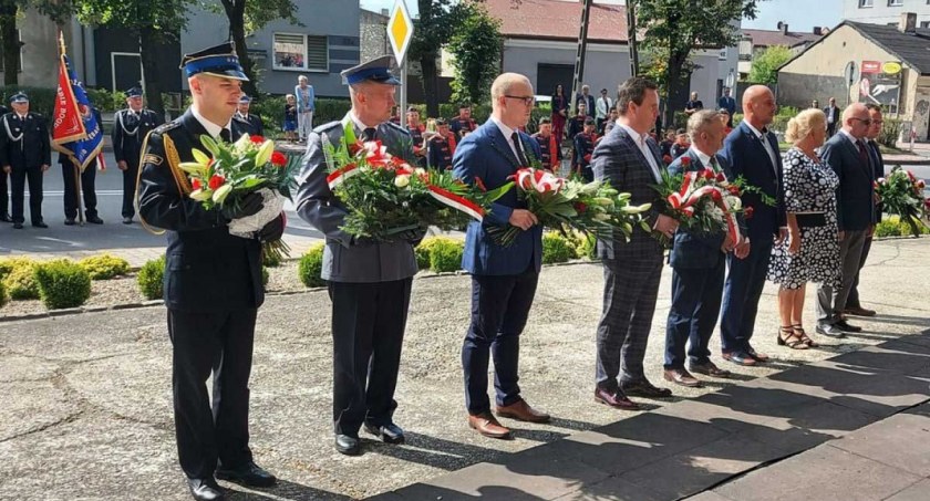 W Działoszynie nie 1, a 4 września, odbyły się obchody związane z rocznicą wybuchu II wojny światowej fot.: arch. KPP w Pajęcznie