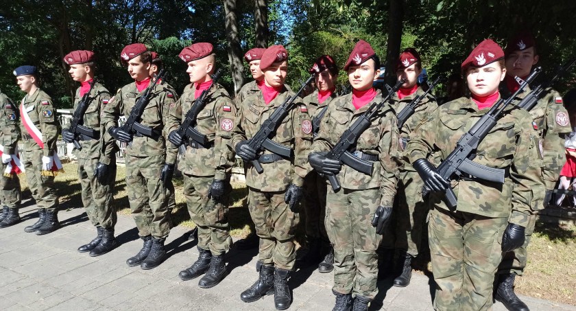 Dzień patrona szkoły w Konopnicy jest obchodzony bardzo uroczyście  fot.: Magdalena Lizurej