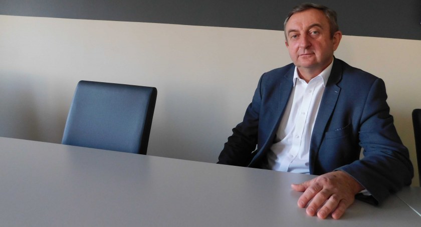 Wójt Białej, Aleksander Owczarek, nie widzi w budżecie możliwości na dołożenie 4 mln zł do budowy hal sportowych, zaznacza, że póki co nie ma też możliwości, by wykorzystać dotacji na część zadania. fot.: Magdalena Lizurej 