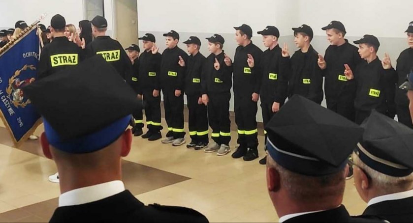 Młodzi adepci pożarnictwa są gwarantem przetrwania każdej jednostki OSP. Tak jest również w przypadku Młodzieżowej Drużyny Pożarniczej z Gaszyna. Jej członkowie dopiero co złożyli ślubowanie fot.: archiwum jednostki
