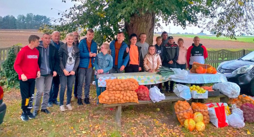 Wychowankowie SOSW w Gromadzicach zostali tradycyjnie bardzo ciepło przyjęci w Kałużach fot.: SOSW w Gromadzicach 