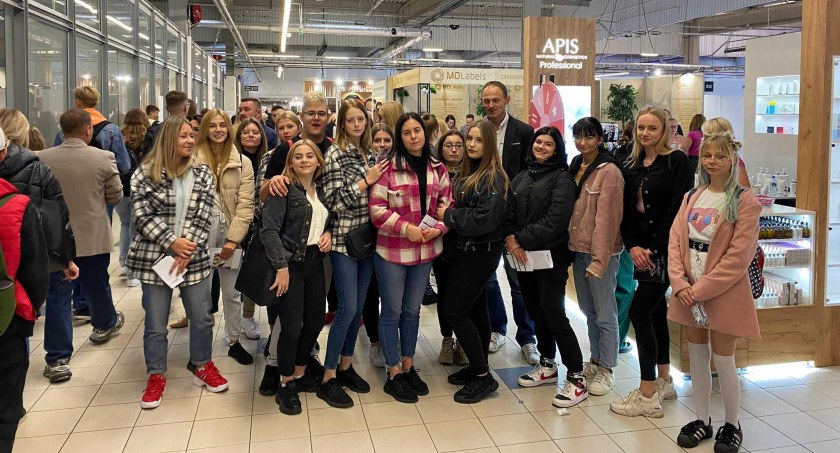 Młodzież zapoznała się z najnowszymi trendami z branży fryzjerskiej oraz poznała wiele cennych informacji  z zakresu branży zawodowej fot.: Piotr Pawlak