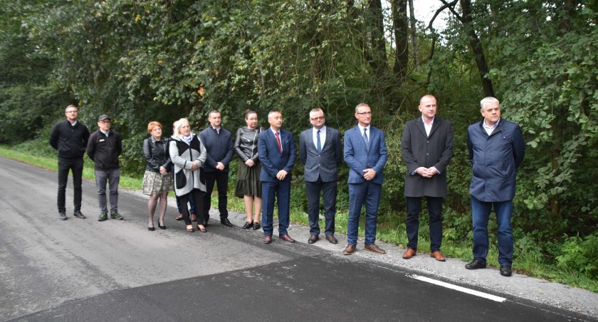 Na remont drogi powiatowej nr 4521E w Załęcze Małym i Załęczu Wielkim udało się pozyskać dofinansowanie, w wysokości niespełna 960 tys. zł, z Rządowego Funduszu Rozwoju Dróg. Po przetargu ostateczny koszt wyniósł 1 mln 666 tys. 665 zł fot.: Katarzyna Cieślik 