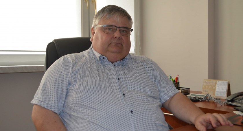 Ubolewam, że mało mamy w gminie mieszkań socjalnych – przyznaje wójt Grzegorz Maras  fot.: Elżbieta Wodecka 