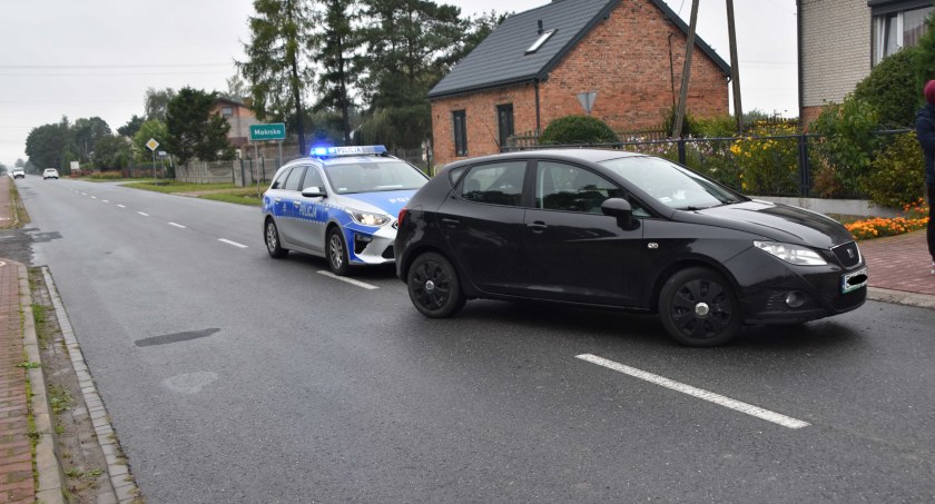 Kierująca seatem podczas wykonywania skrętu w lewo nie zachowała szczególnej ostrożności i zderzyła się z wyprzedzającym ją renault  fot.: Katarzyna Cieślik 