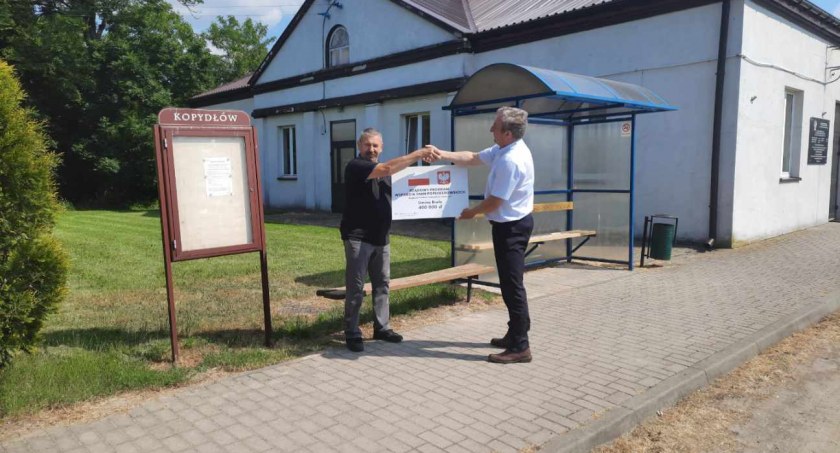 Samorządowcy nie kryli zadowolenia z dotacji. Jak zaznaczał wójt Białej, w końcu ktoś o terenach popegeerowskich pomyślał fot.: arch. UG w Białej 