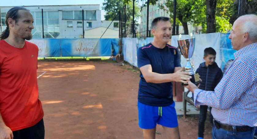 Mecz o mistrzostwo zakończył się wygraną Krzysztofa Rezlera, który pokonał Krzysztofa Urbanka wynikiem 6:2, 6:4 fot.: WTT Wieluniak