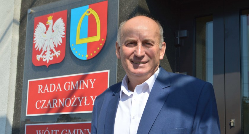 Wójt Andrzej Modrzejewski cieszy się, że w gminie Czarnożyły działa osiem jednostek straży pożarnej fot.: Elżbieta Wodecka 