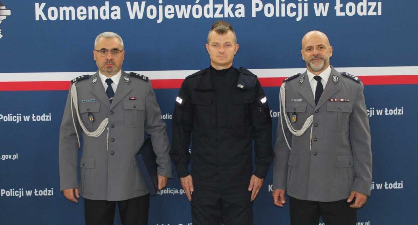 1Posterunkowy Rafał Cybułka po ukończeniu kilkumiesięcznego szkolenia podstawowego rozpocznie pracę w Komendzie Powiatowej Policji w Pajęcznie  fot.: KPP Pajęczno