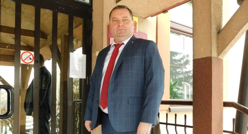 Burmistrz Działoszyna, Rafał Drab, ostrzega mieszkańców przed telefonicznym ujawnianiem danych osobowych fot.: Magdalena Lizurej