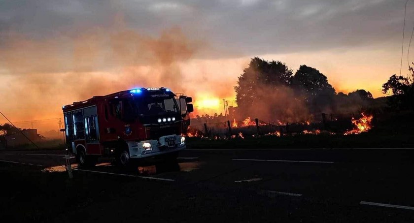Na zdjęciu akcja gaśnicza w Lututowie / Fot. Facebook / KSRG Ochotnicza Straż Pożarna Lututów