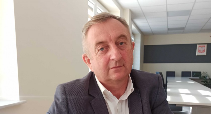 Wójt Białej, Aleksander Owczarek, wiele razy podkreślał, że zapewnienie asfaltowego dojazdu wszystkim mieszkańcom gminy, to jego priorytet na tę kadencję Fot.: Magdalena Lizurej