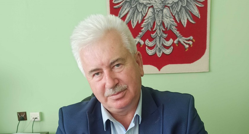 Wójt Ryszard Turek nie kryje obaw, że stawki za odbiór odpadów znów pójdą w górę fot.: Magdalena Lizurej