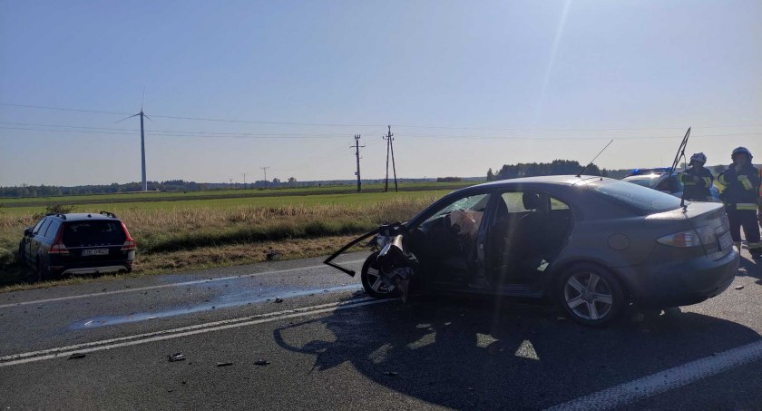 W wyniku zderzenia dwóch samochodów do szpitala trafiły trzy osoby fot.: Michał Borczyk
