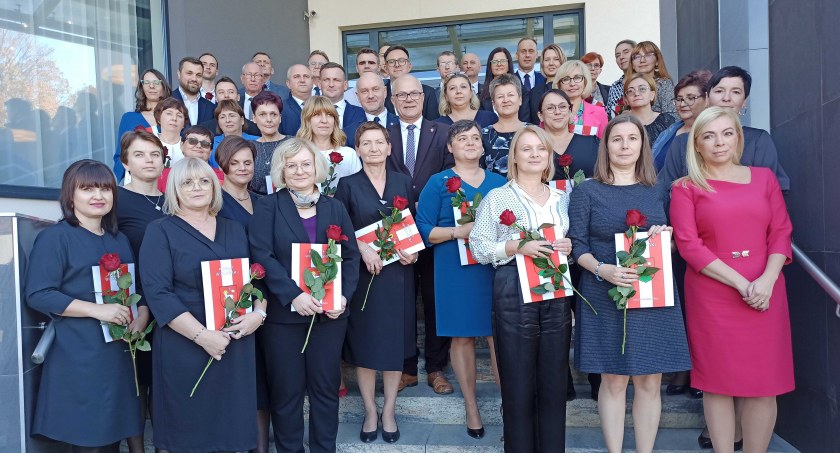 13 października starosta wieluński wręczył nagrody dla nauczycieli i pracowników podległych mu jednostek edukacyjnych  fot.: Magdalena Lizurej