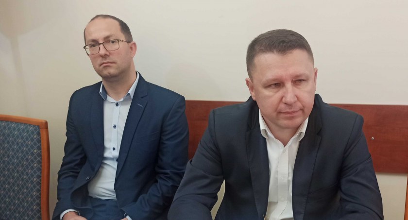 Tomasz Kulicki korzysta z dodatków do pensji, które należą mu się zgodnie z menadżerskim kontraktem fot.: Magdalena Lizurej