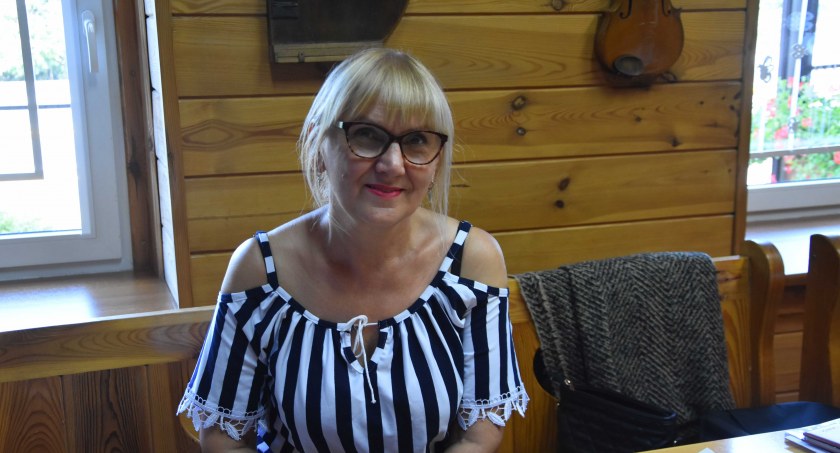 Zofia Szpikowska dziękuję Powiatowej Bibliotece Publicznej w Wieluniu za nominację do nagrody Sejmiku Województwa Łódzkiego / fot.: Katarzyna Cieślik 