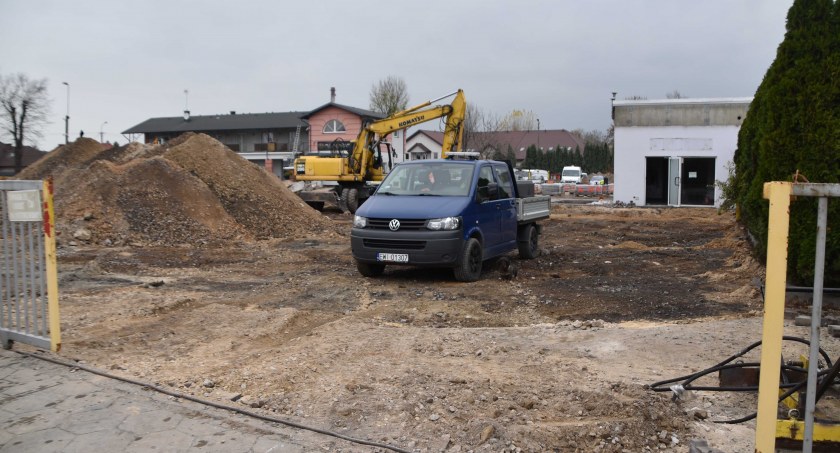 Na placu u zbiegu ulic Głowackiego i Wodnej, gdzie ma powstać restauracja McDonald’s, doszło już do rozbiórki nieczynnej stacji LPG, zlikwidowana została również myjnia samochodowa fot.: Katarzyna Cieślik 