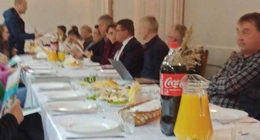 Radnej Annie Dziubie – Marzec nie podoba się, że na spotkaniu z sołtysami i przewodniczącymi osiedli pojawił się kieliszki do alkoholu fot.: arch. Anna Dziuba Marzec