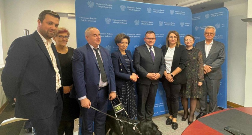 W ministerstwie postanowiono, że na podstawie pomysłu mieszkanek z Wielunia zostanie opracowany ogólnopolski program budowy integracyjnych placów zabaw i już w przyszłym roku ruszy jego pilotaż fot.: archiwum prywatne
